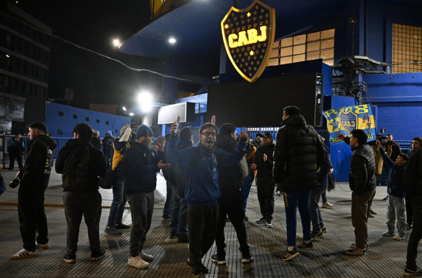 Los hinchas de Boca y un banderazo contra la dirigencia